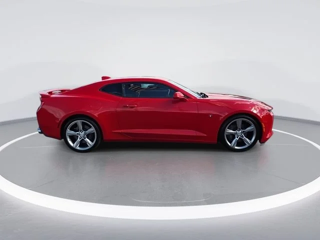 Used 2018 Red Chevrolet SS image 5