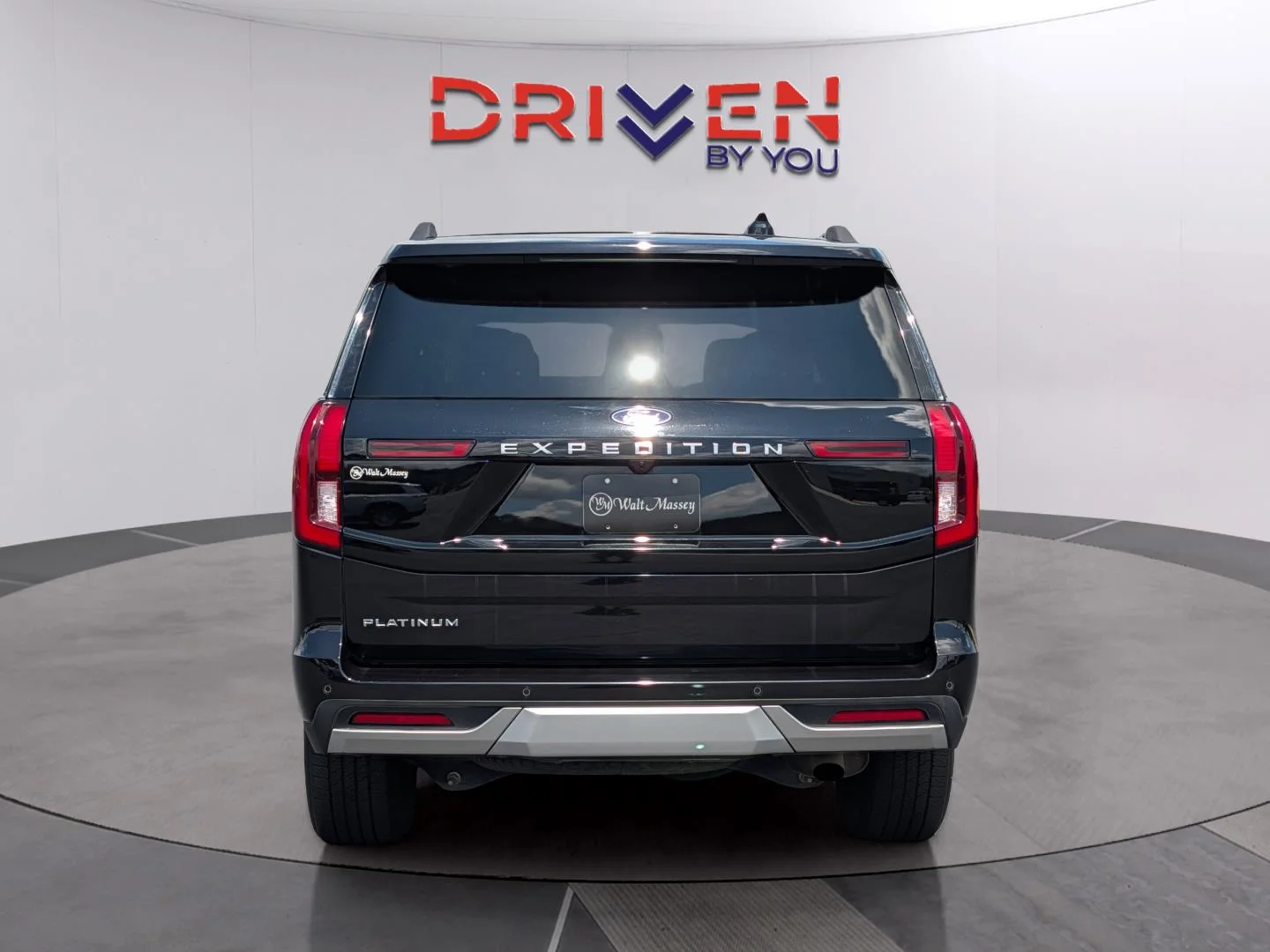 Used 2025 Agate Black Ford Platinum image 4
