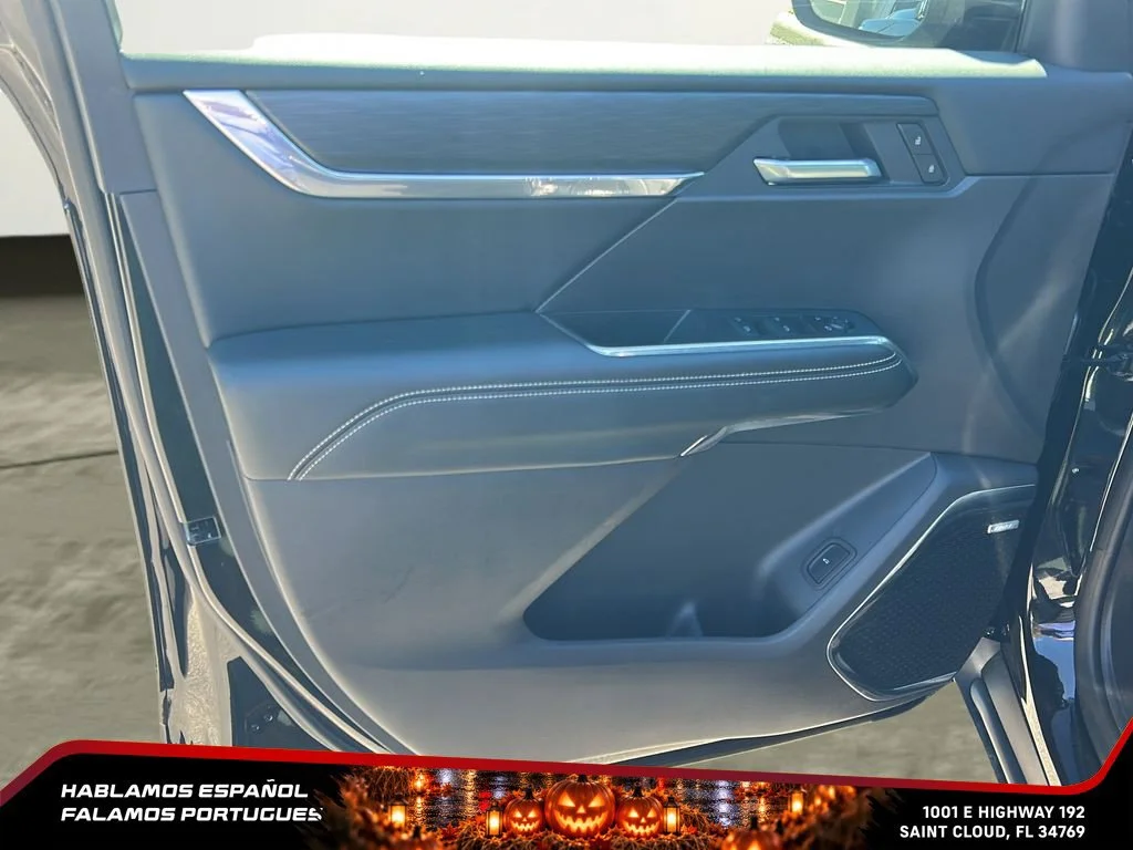 Used 2025 Ebony Twilight Metallic GMC Elevation image 12