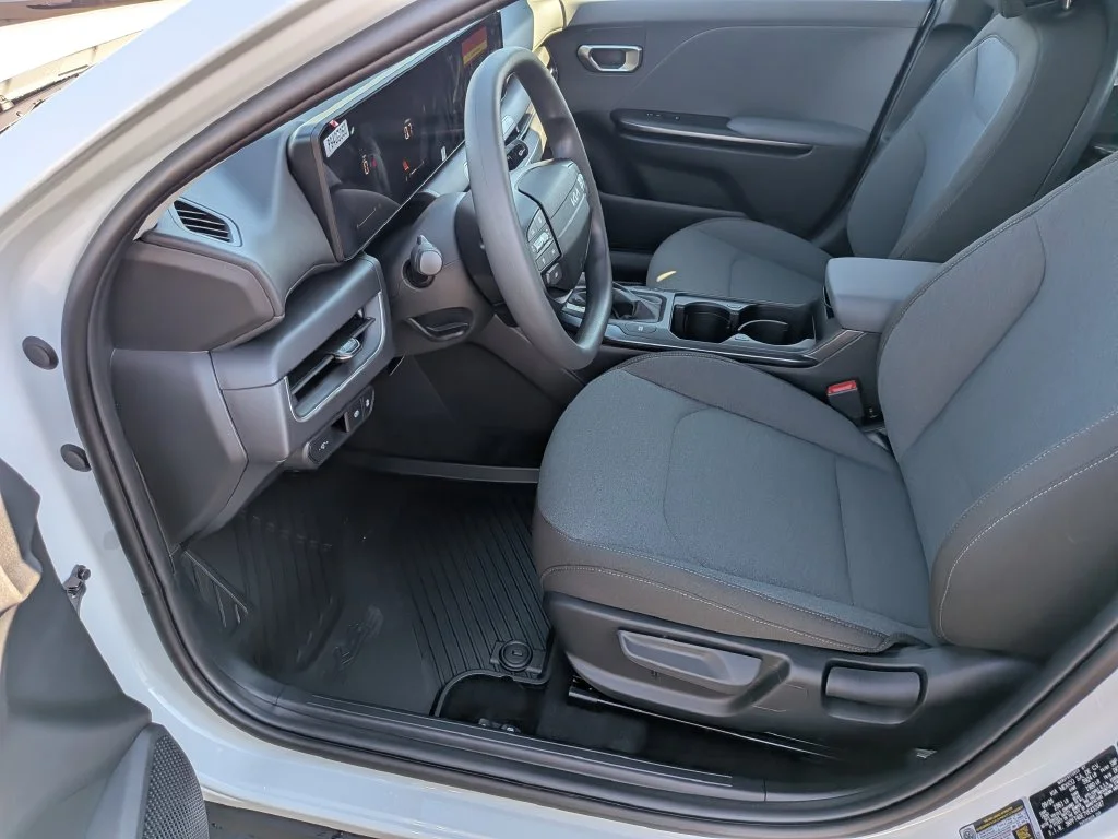 New 2027 Snow White Pearl Kia LXS image 45