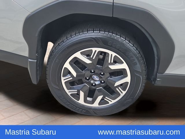 Used 2025 Pearl Subaru Premium image 4