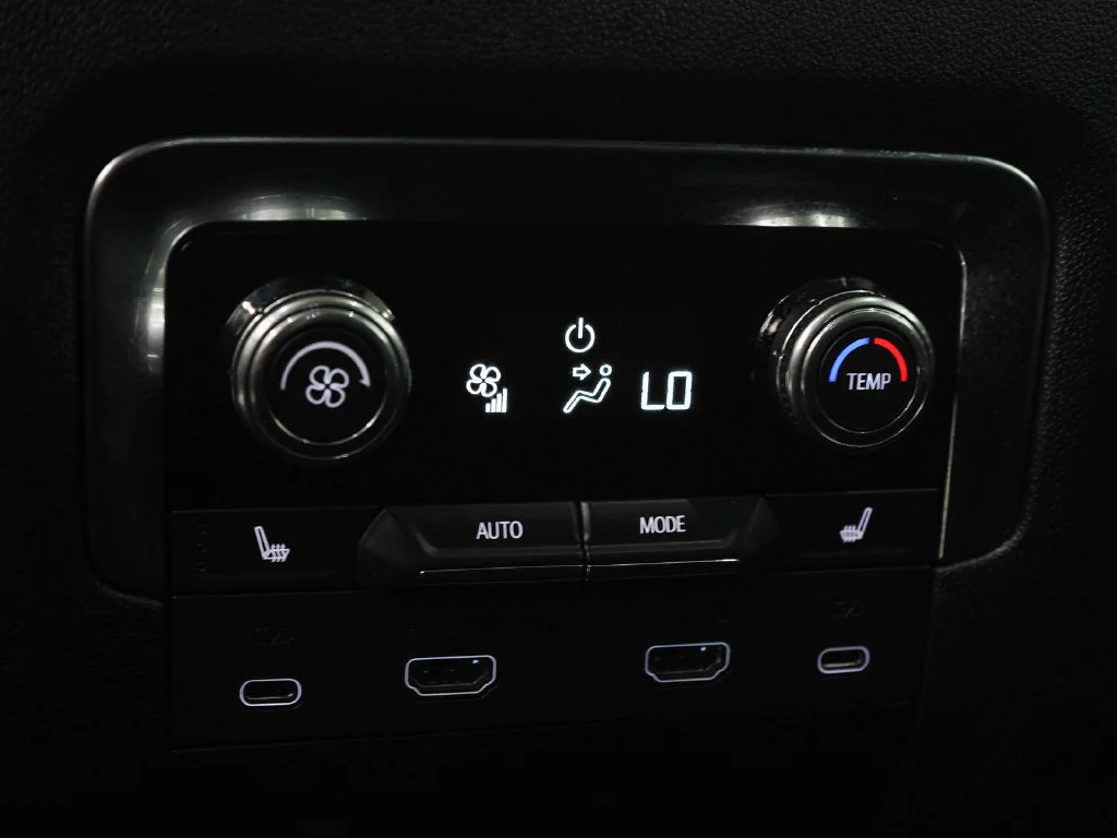 Used 2025 Onyx Black GMC Denali image 17