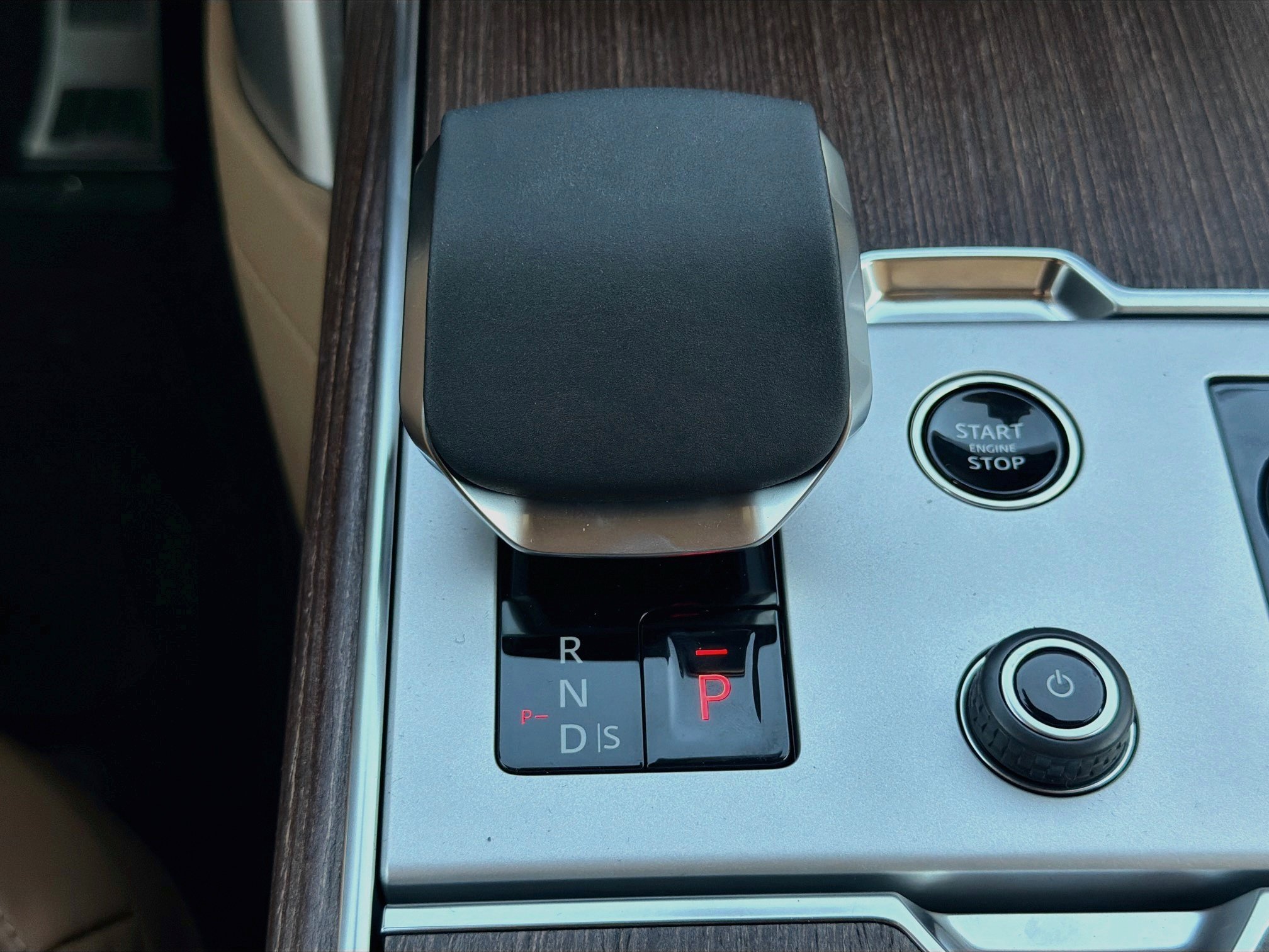 New 2027 Fuji White Land Rover SE image 29