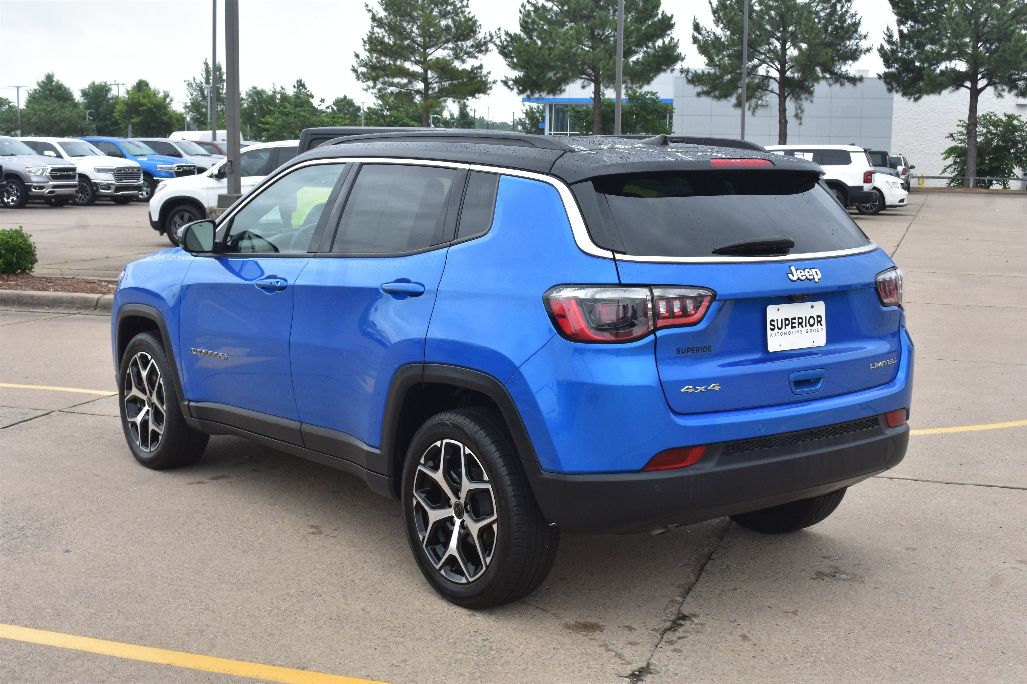 Used 2025 Hydro Blue Pearlcoat Jeep Limited image 9