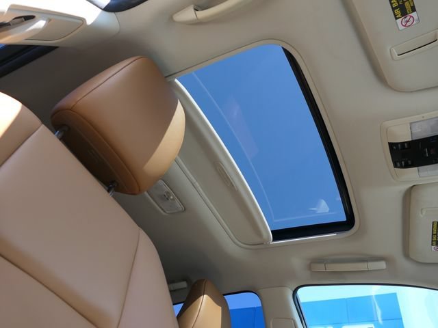 Used 2015  Lexus Hybrid image 29