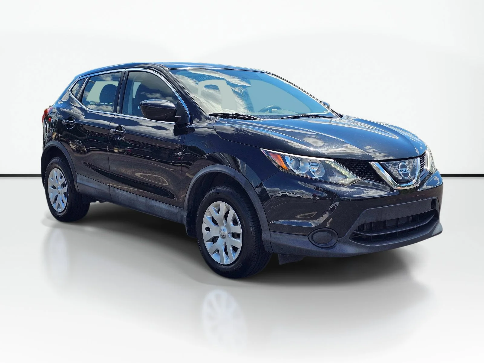 Used 2018 Magnetic Black Nissan S image 5