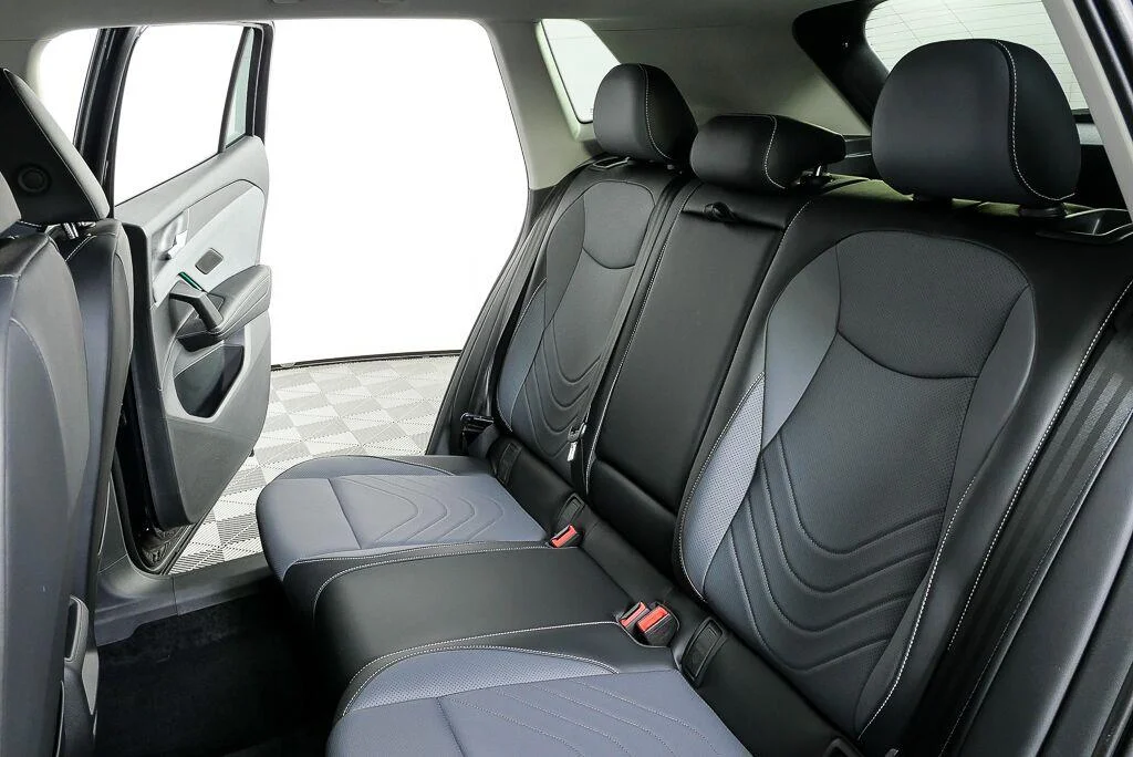 New 2026 Deep Black Pearl Volkswagen SE image 22