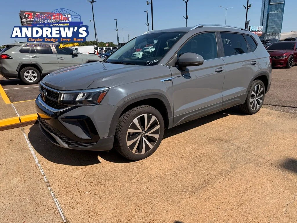 2022 Volkswagen Taos 1.5T SE's photo