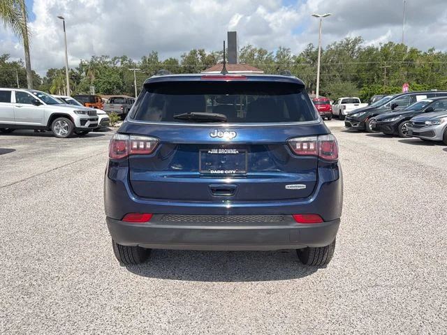 Used 2019 Blue Jeep Latitude image 15
