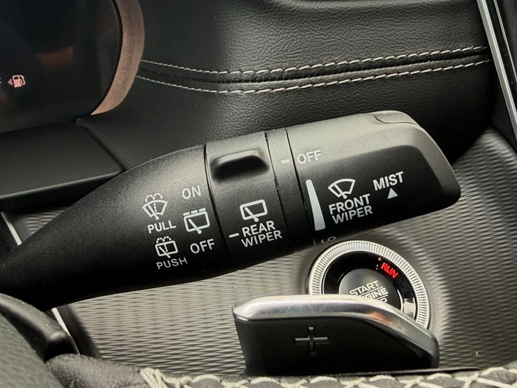 Used 2025 White Jeep Altitude image 23
