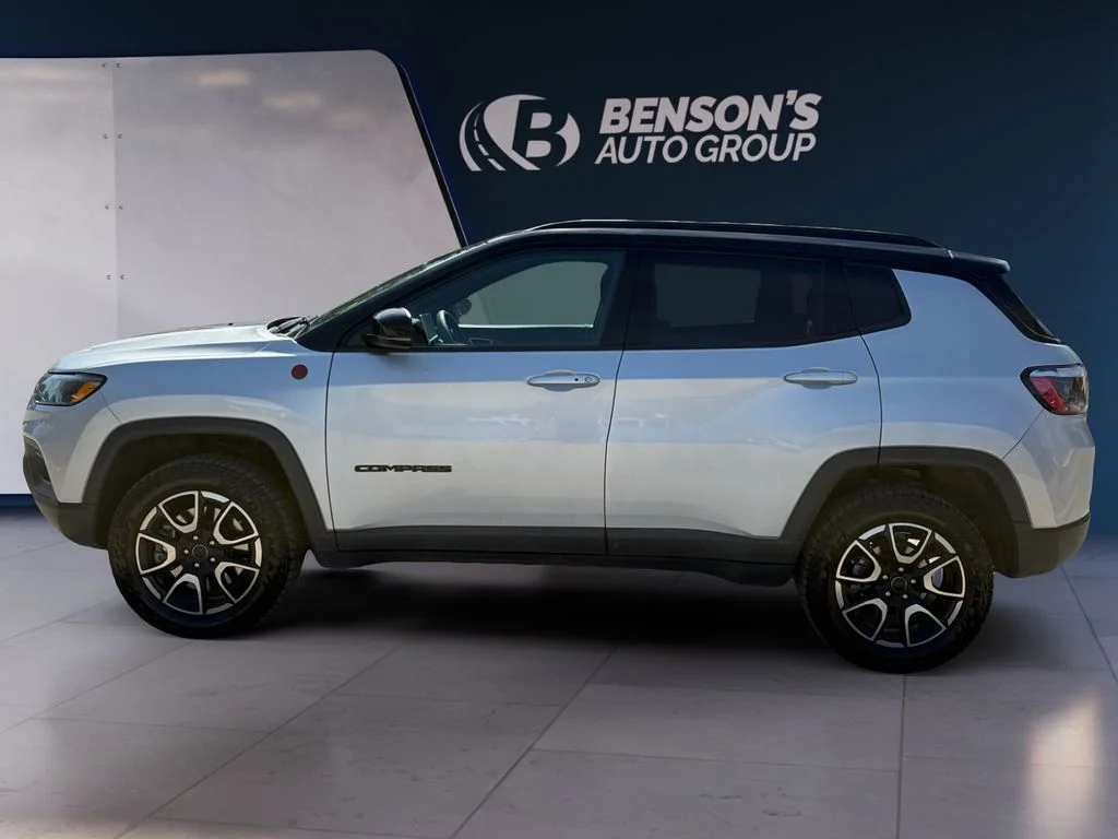Used 2025 Silver Jeep Trailhawk image 2
