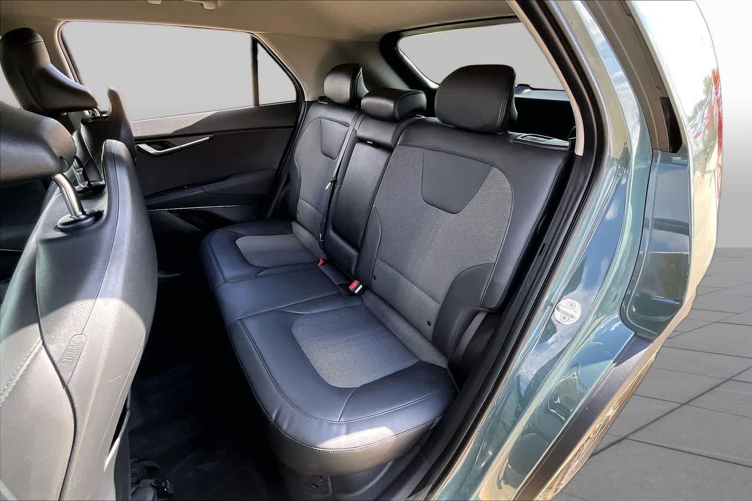 Used 2023 Cityscape Green Kia EX image 35