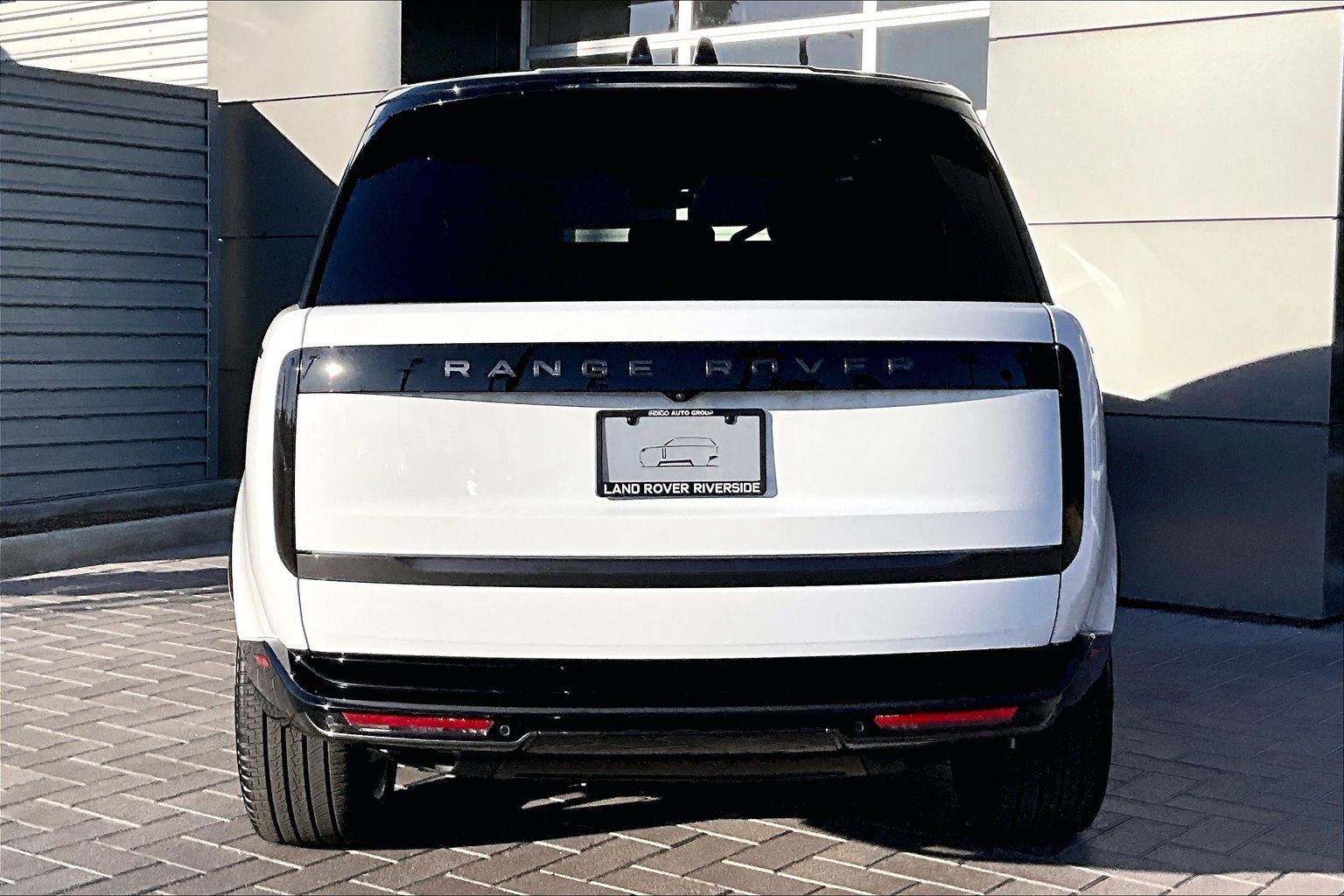 New 2027 Fuji White Land Rover SE image 4