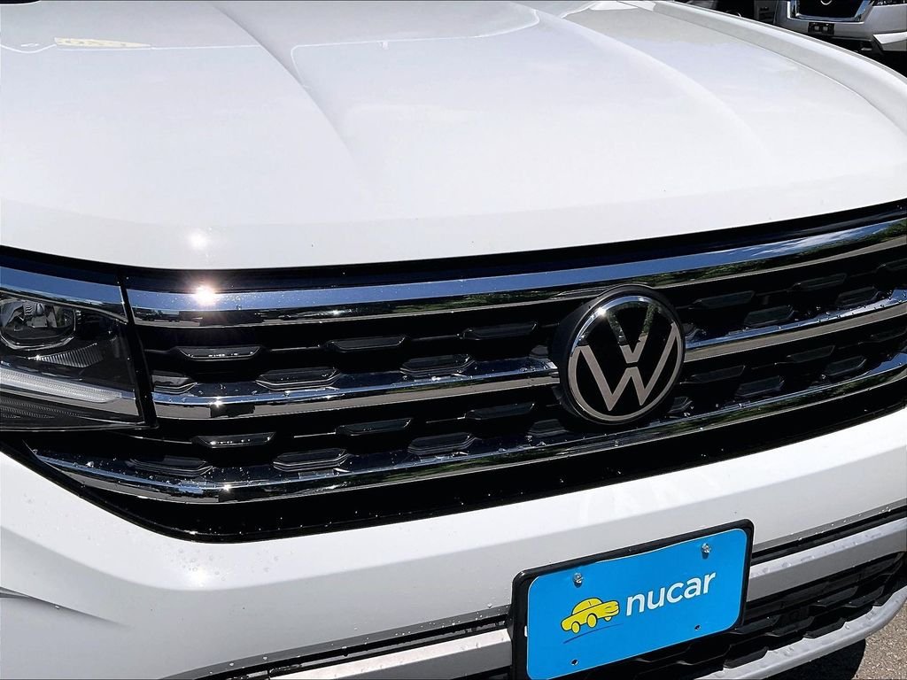 Used 2023 White Volkswagen 3.6L V6 SE w/Technology image 31
