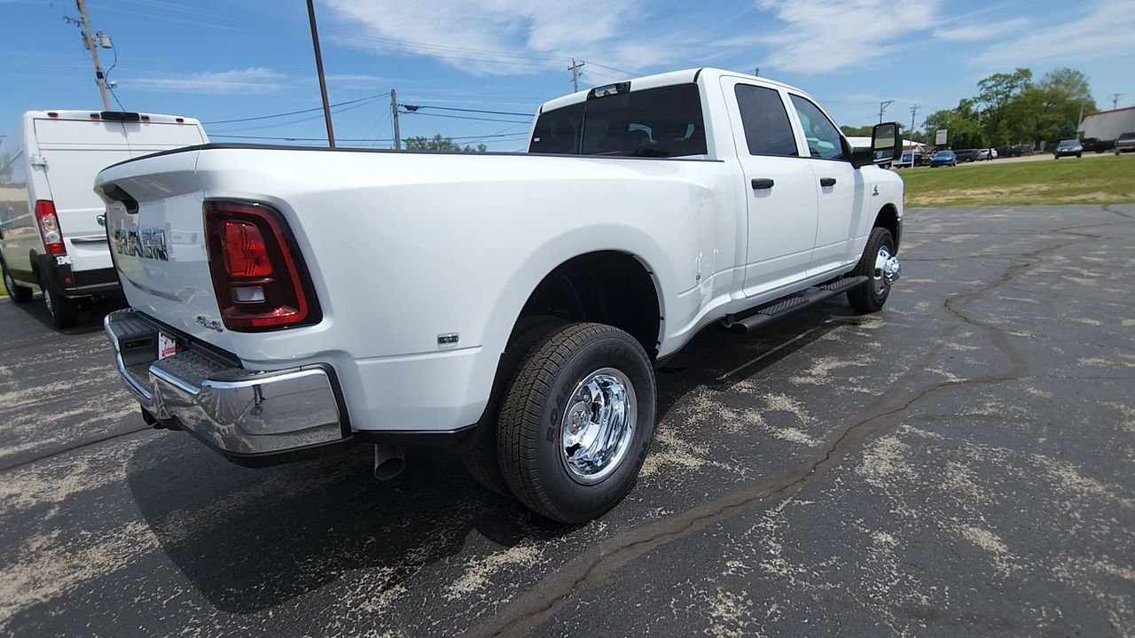 New 2026 Bright White Clear-Coat Exterior Paint RAM Tradesman image 8