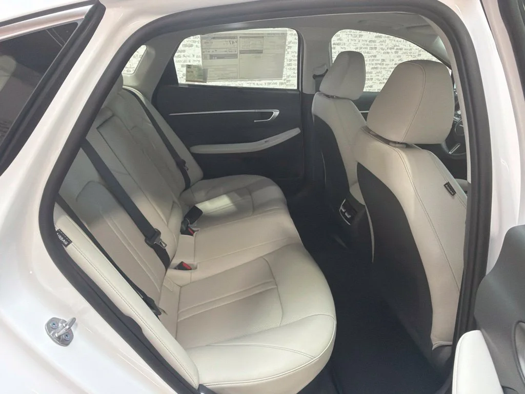New 2027 Serenity White Hyundai Limited image 12
