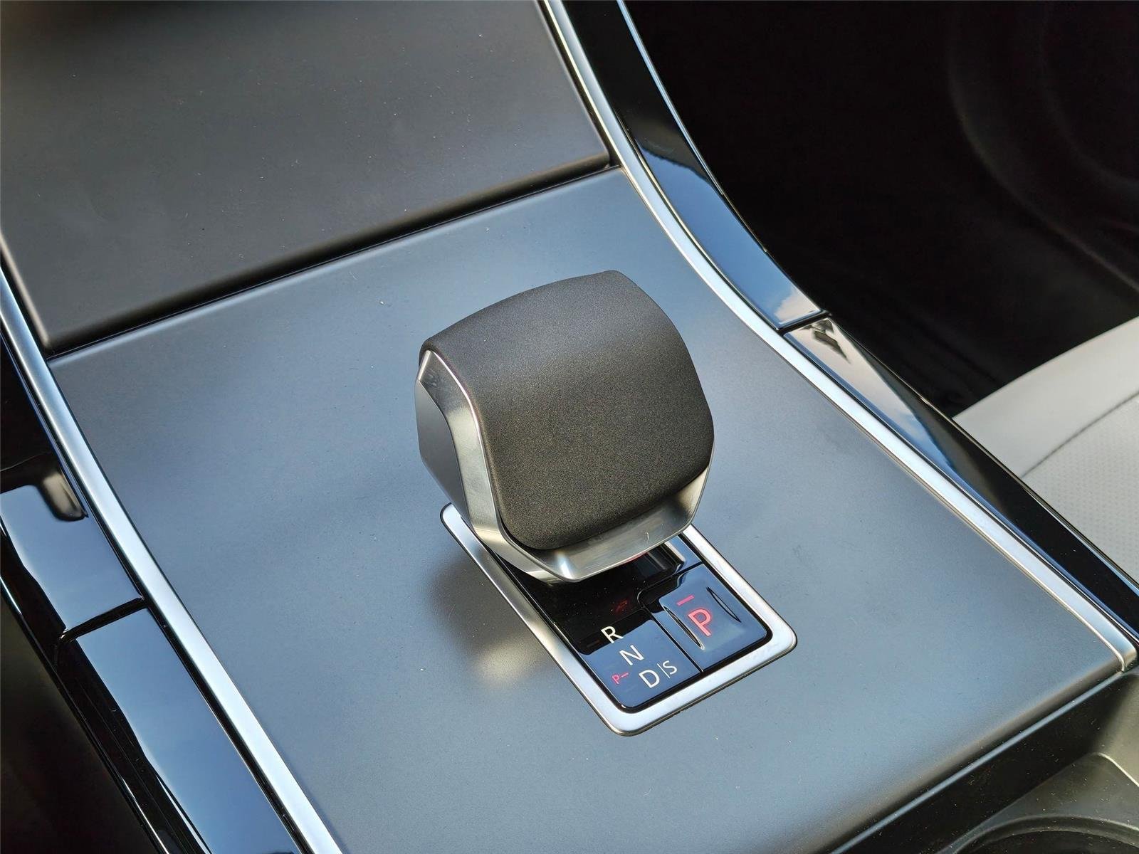 Used 2026 Fuji White Land Rover Core S image 22
