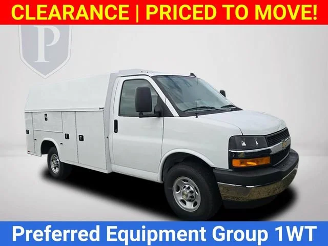 New 2025 Summit White Chevrolet 1WT image 2