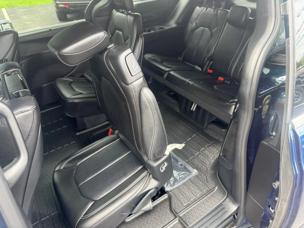 Certified Used 2025 Blue Chrysler Select image 34
