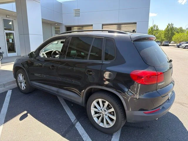 Used 2015 Black Volkswagen SE image 4