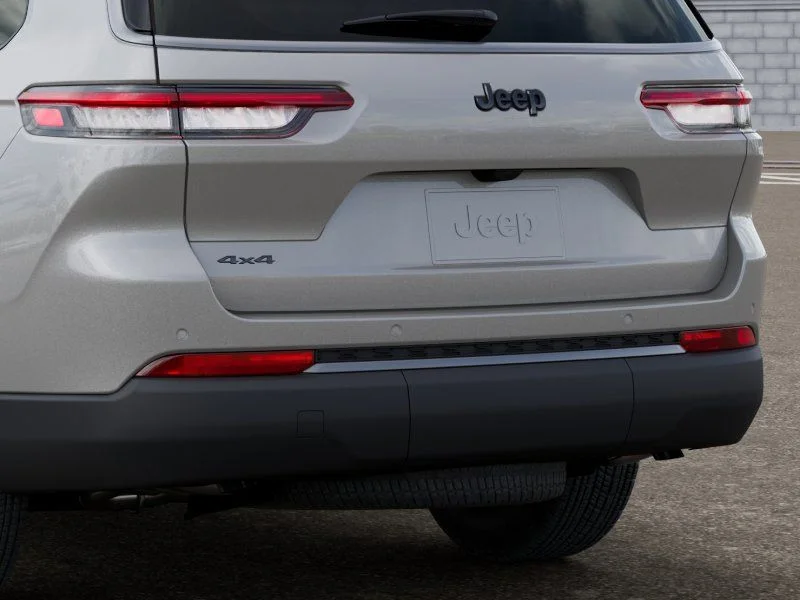 New 2026 Silver Zynith Exterior Paint Jeep Laredo image 13