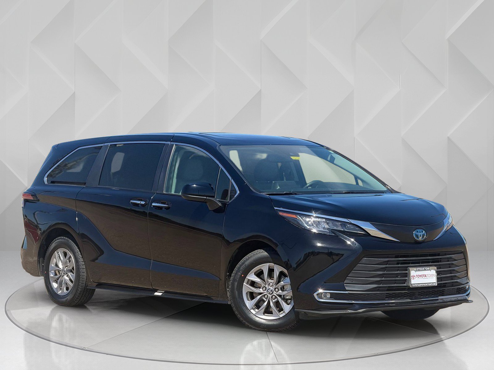 Certified Used 2022 Midnight Black Metallic Toyota XLE image 5