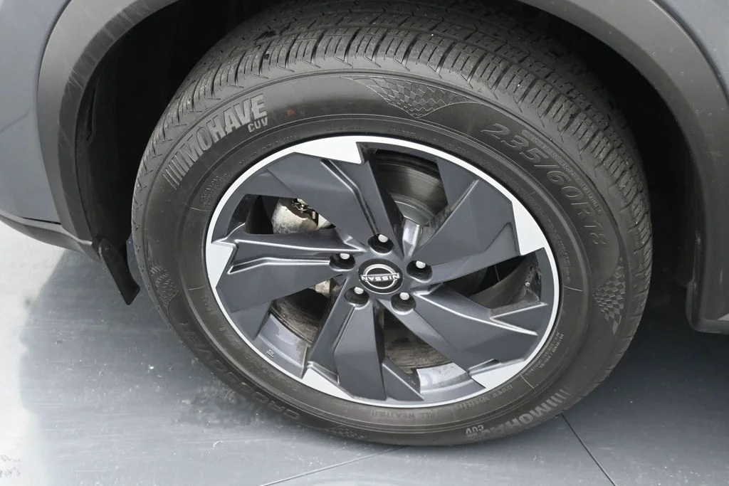 Used 2024 Gray Nissan SV image 12
