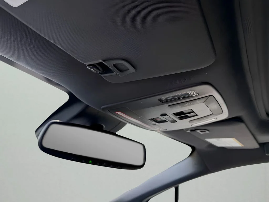 Used 2022 Wind Chill Pearl Toyota XLE image 27