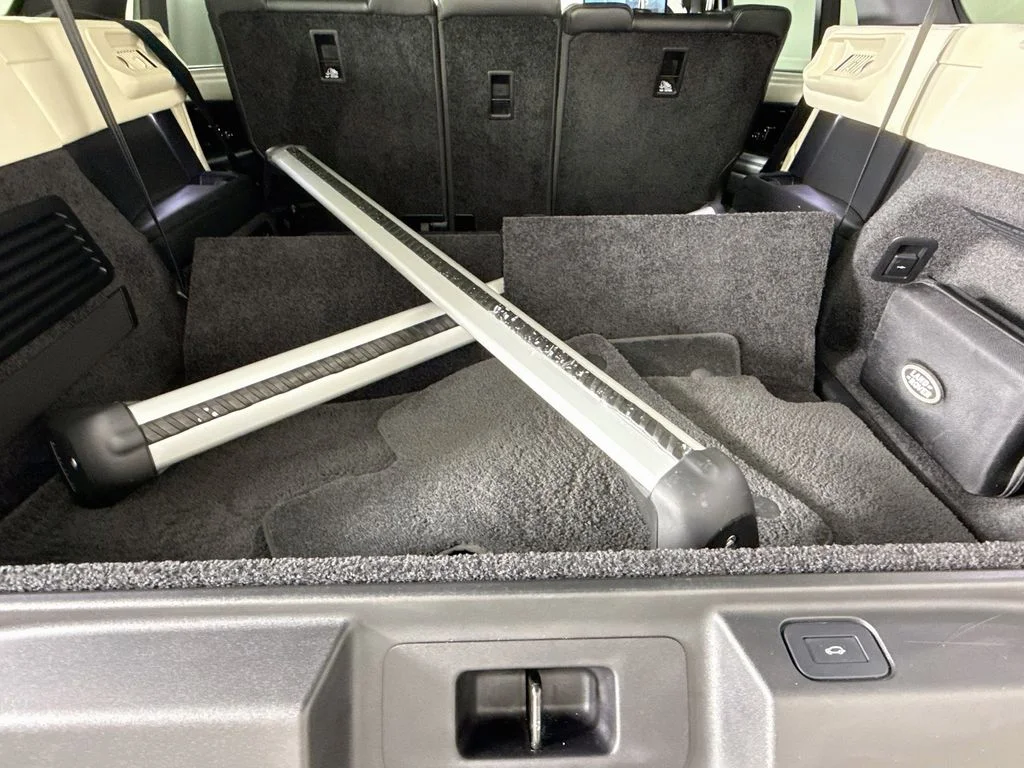 Used 2023 Blue Land Rover Autobiography image 28