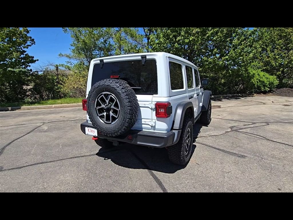New 2026 Bright White Clear-Coat Exterior Paint Jeep Rubicon image 7