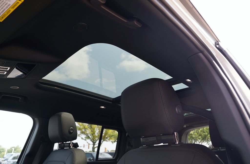 New 2026 Borasco Grey Land Rover X-Dynamic SE image 13