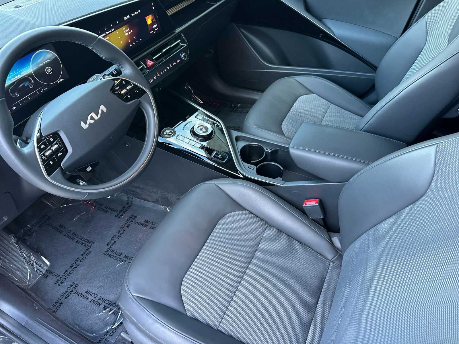 Used 2023 Graphite Gray Kia Wind 4D Sport Utility image 10