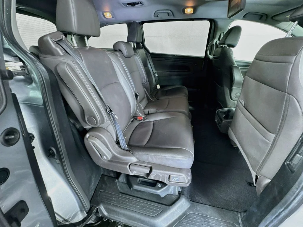 Used 2018 Silver Honda Touring image 36