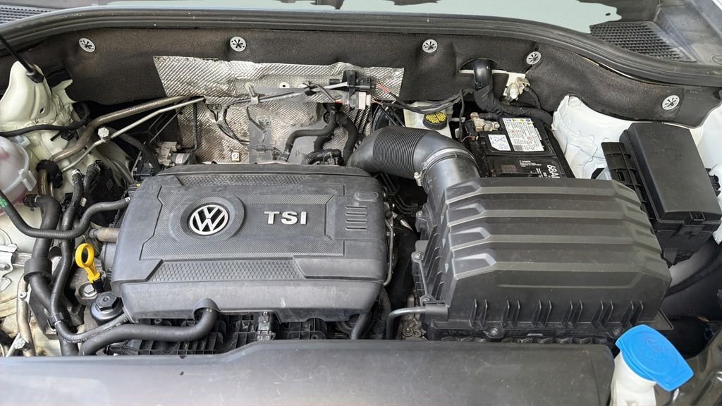 Used 2021 White Volkswagen 2.0T SE w/Technology image 31