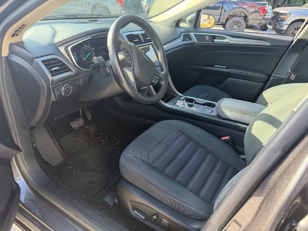 Used 2017 Gray Ford SE image 11