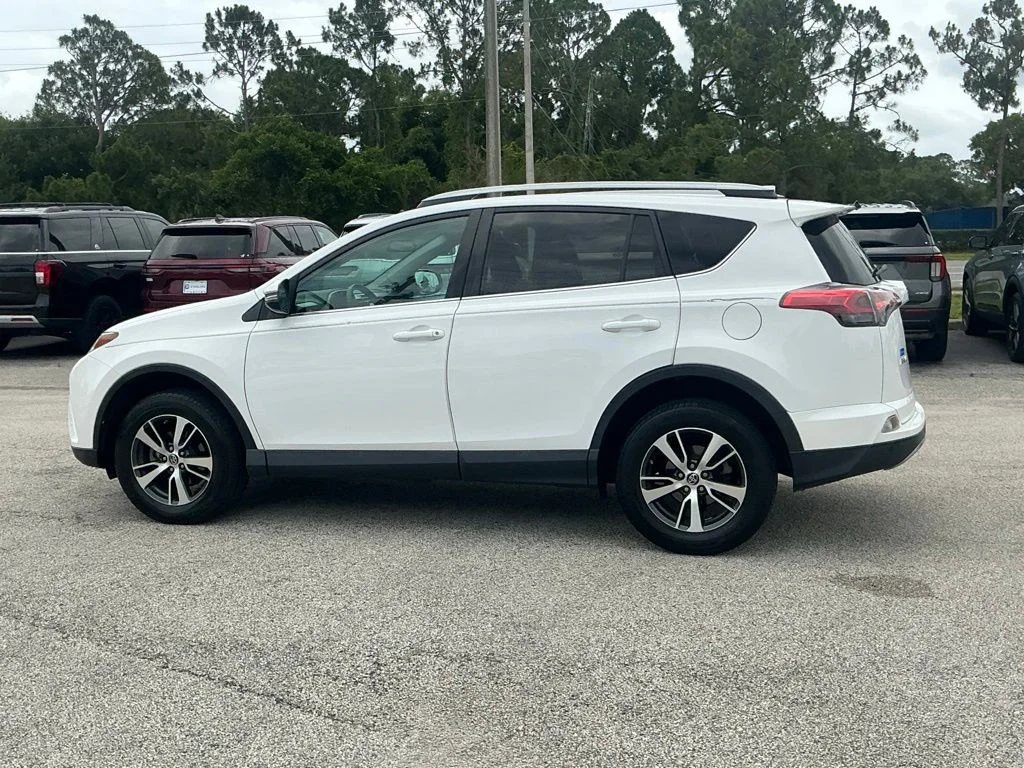 Used 2017 White Toyota XLE image 6