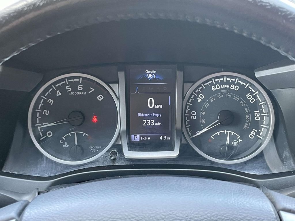 Used 2017  Toyota SR5 image 18