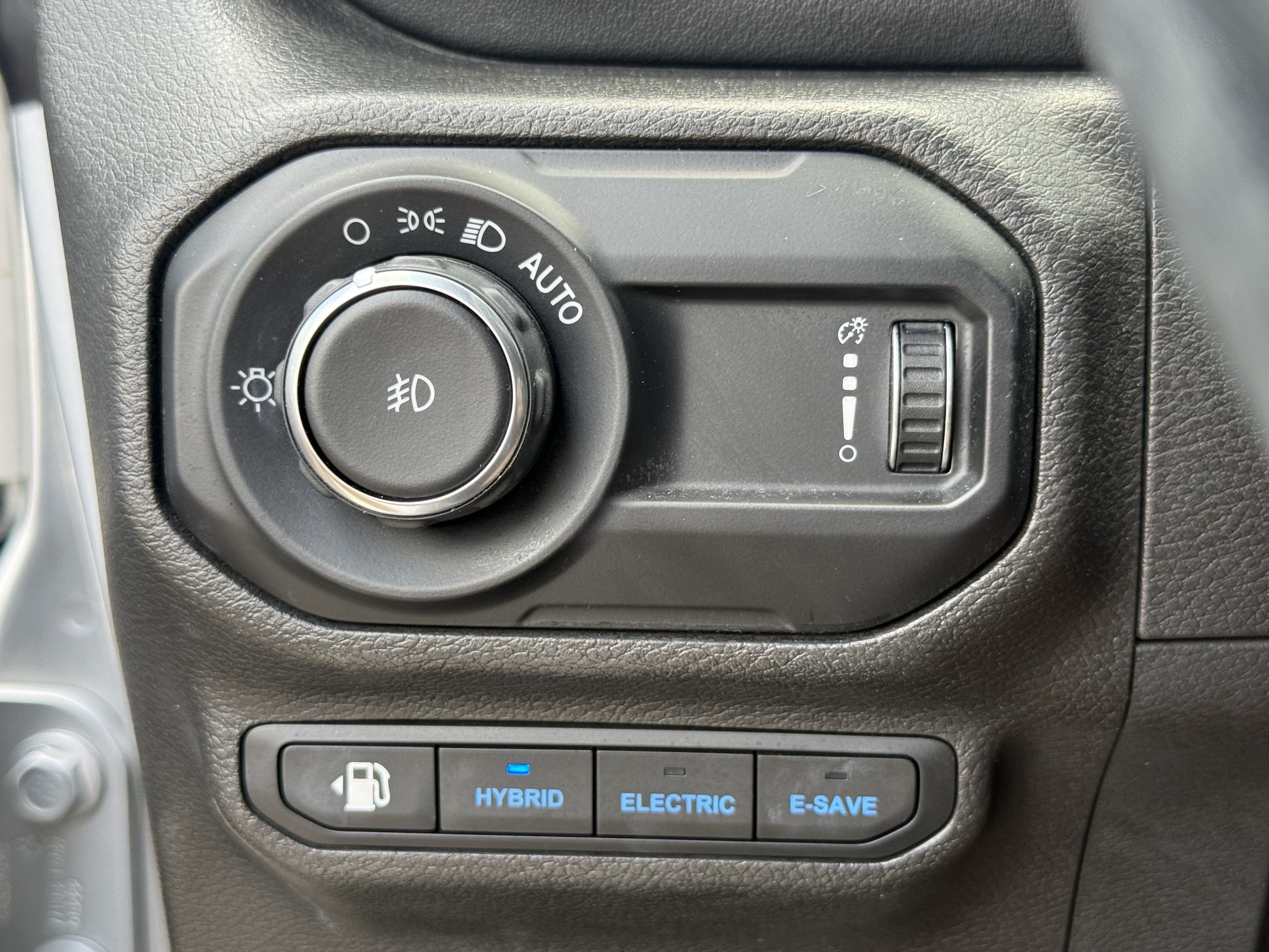 Used 2023 Silver Zynith Clearcoat Jeep  image 25