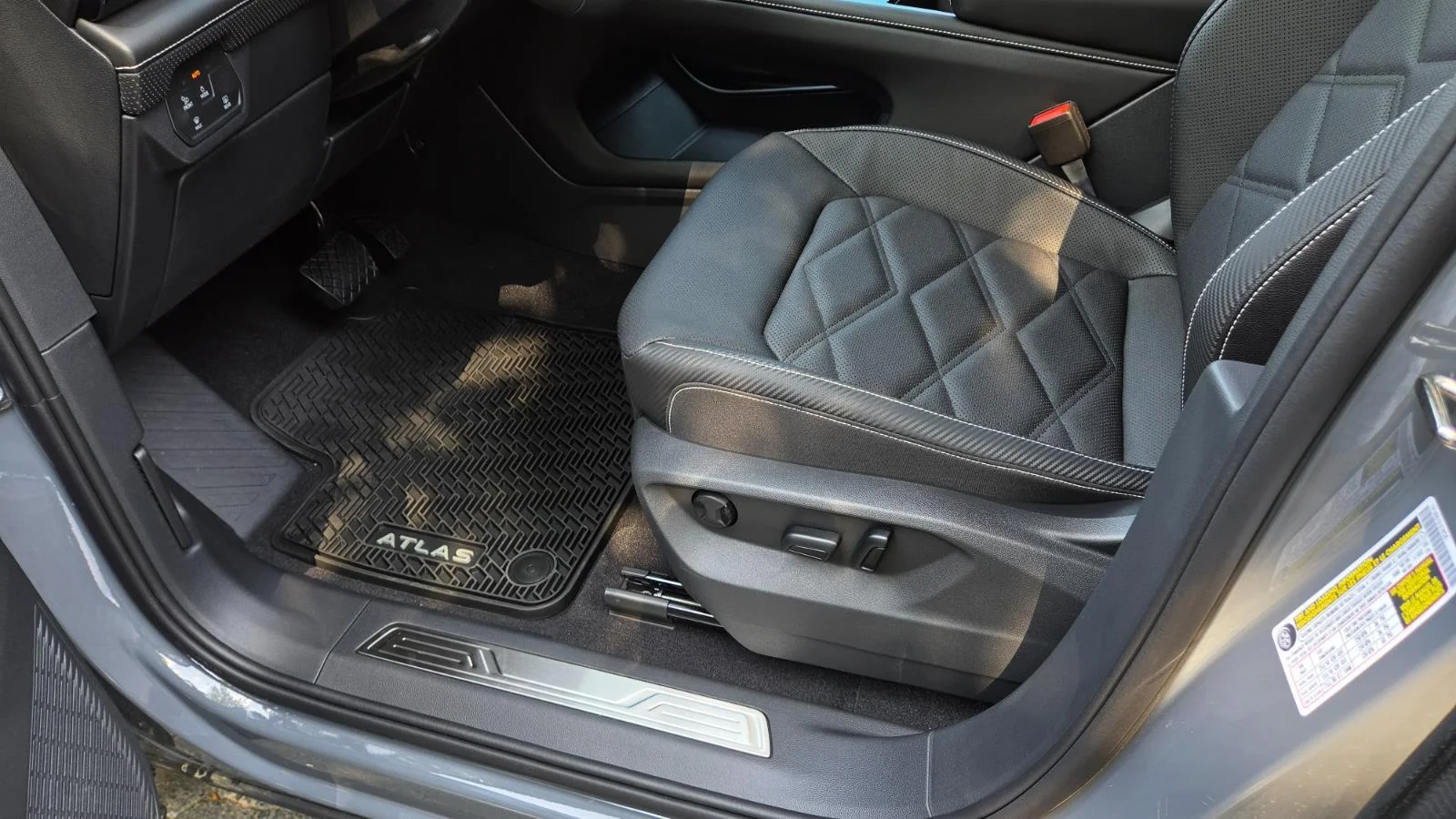 2026 Volkswagen Atlas Cross Sport SE w/Tech - Photo 22
