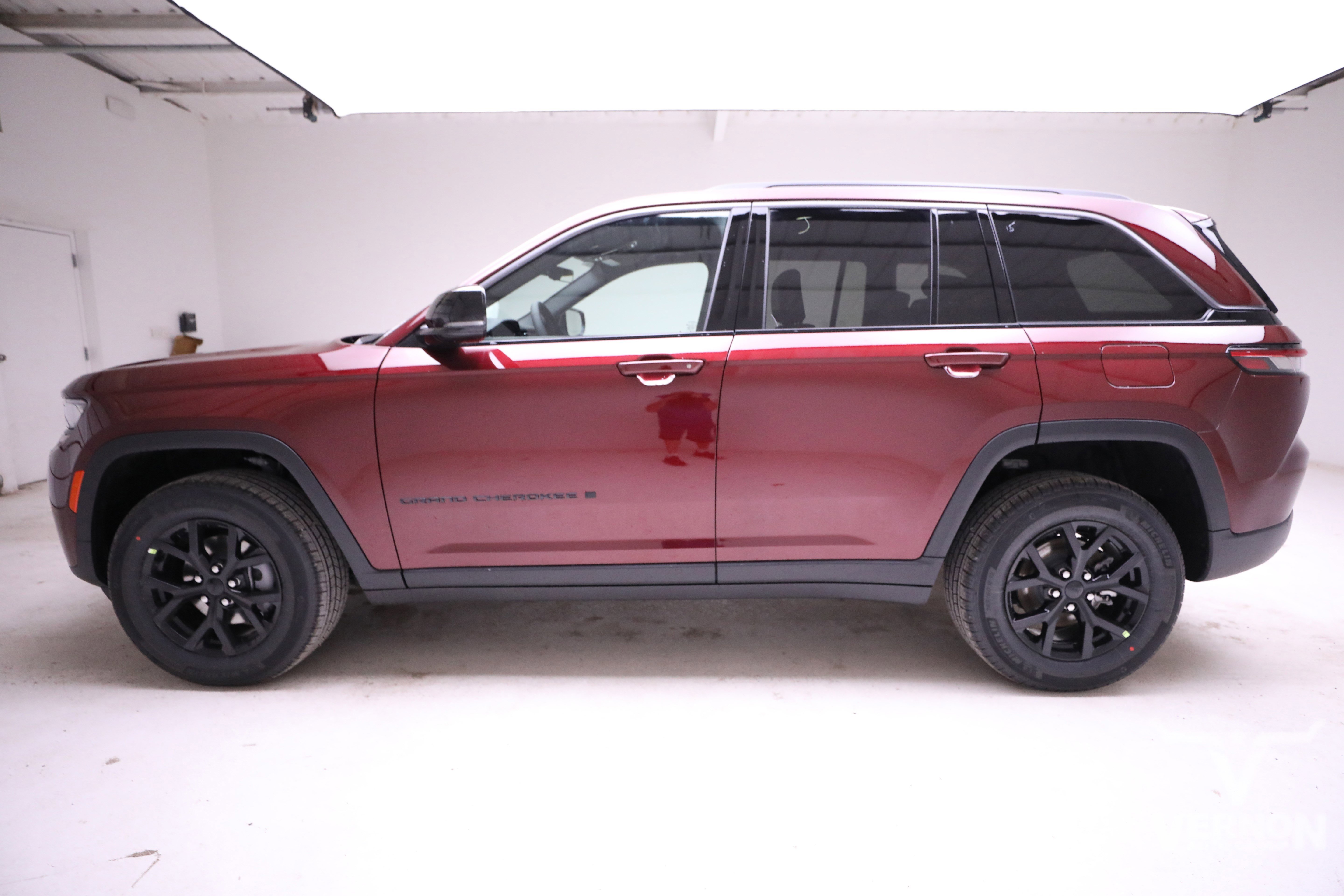 New 2026 Velvet Red Pearlcoat Jeep N image 2