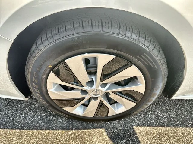 Used 2024 White Nissan 2.5 S image 10