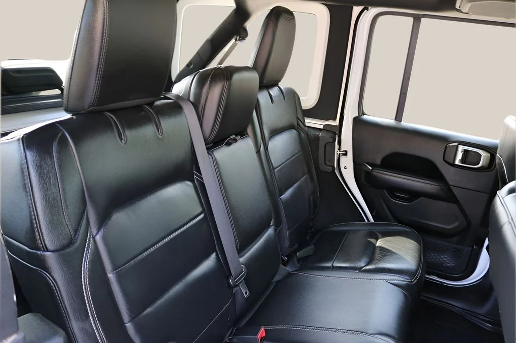 Used 2018 White Jeep Unlimited Sahara image 18