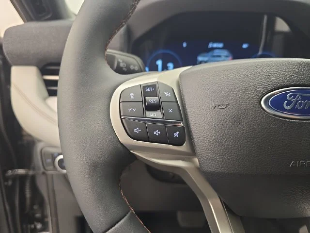 New 2027 Carbonized Gray Metallic Ford Active image 36