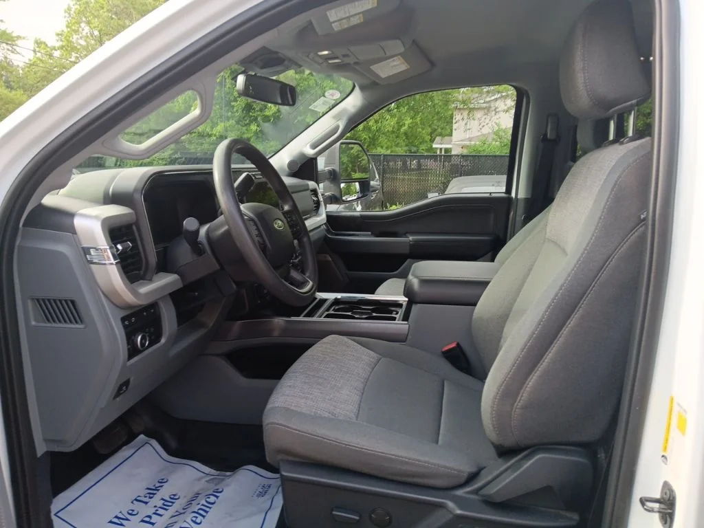 Used 2024 Oxford White Ford XLT image 12