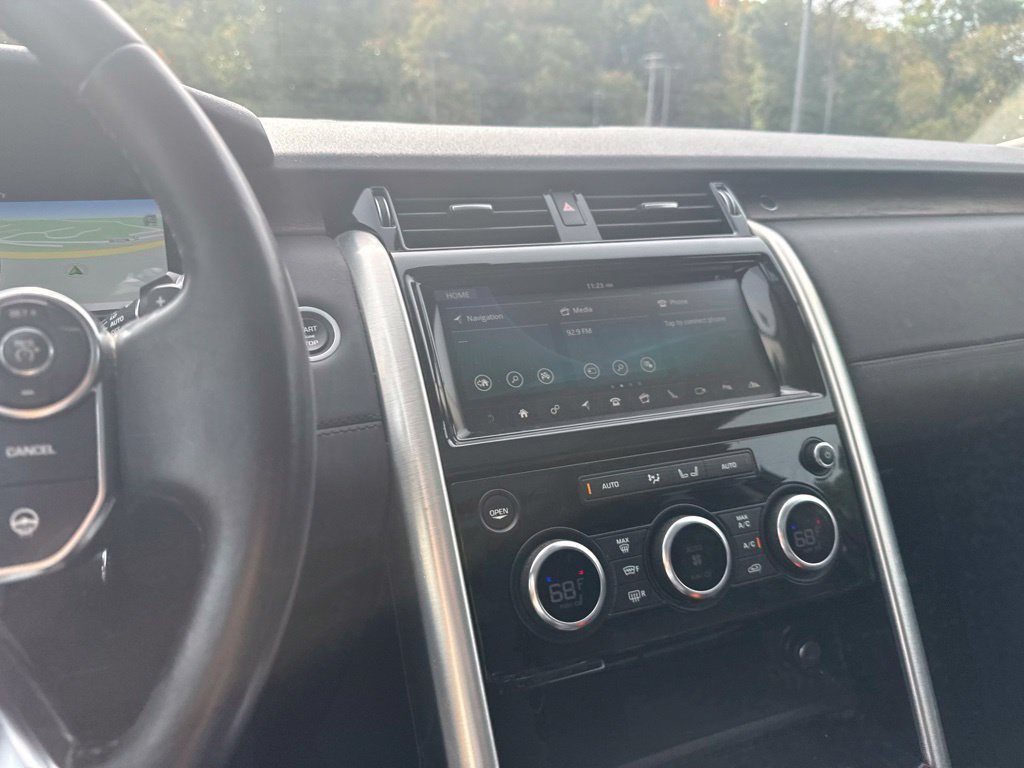 Used 2018 Byron Blue Metallic Land Rover HSE image 9