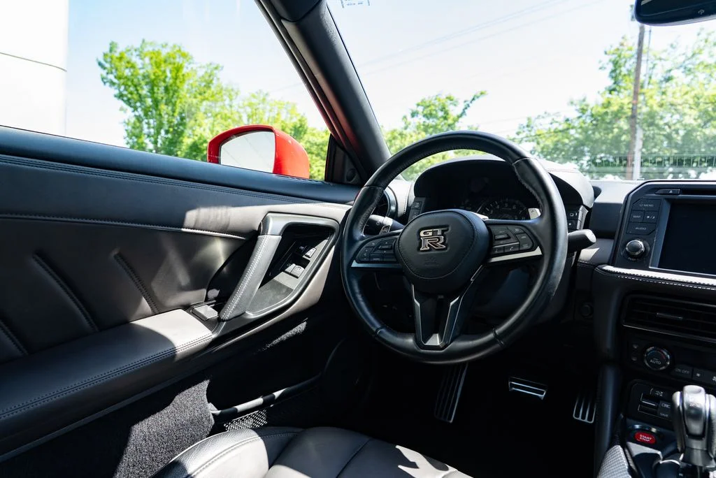Used 2020 Red Nissan Premium image 12