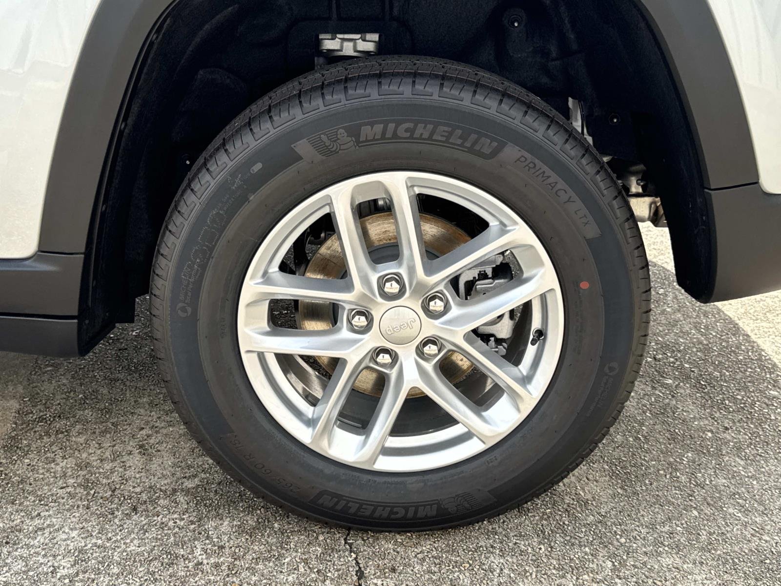 New 2026 Silver Zynith Exterior Paint Jeep Laredo X image 3