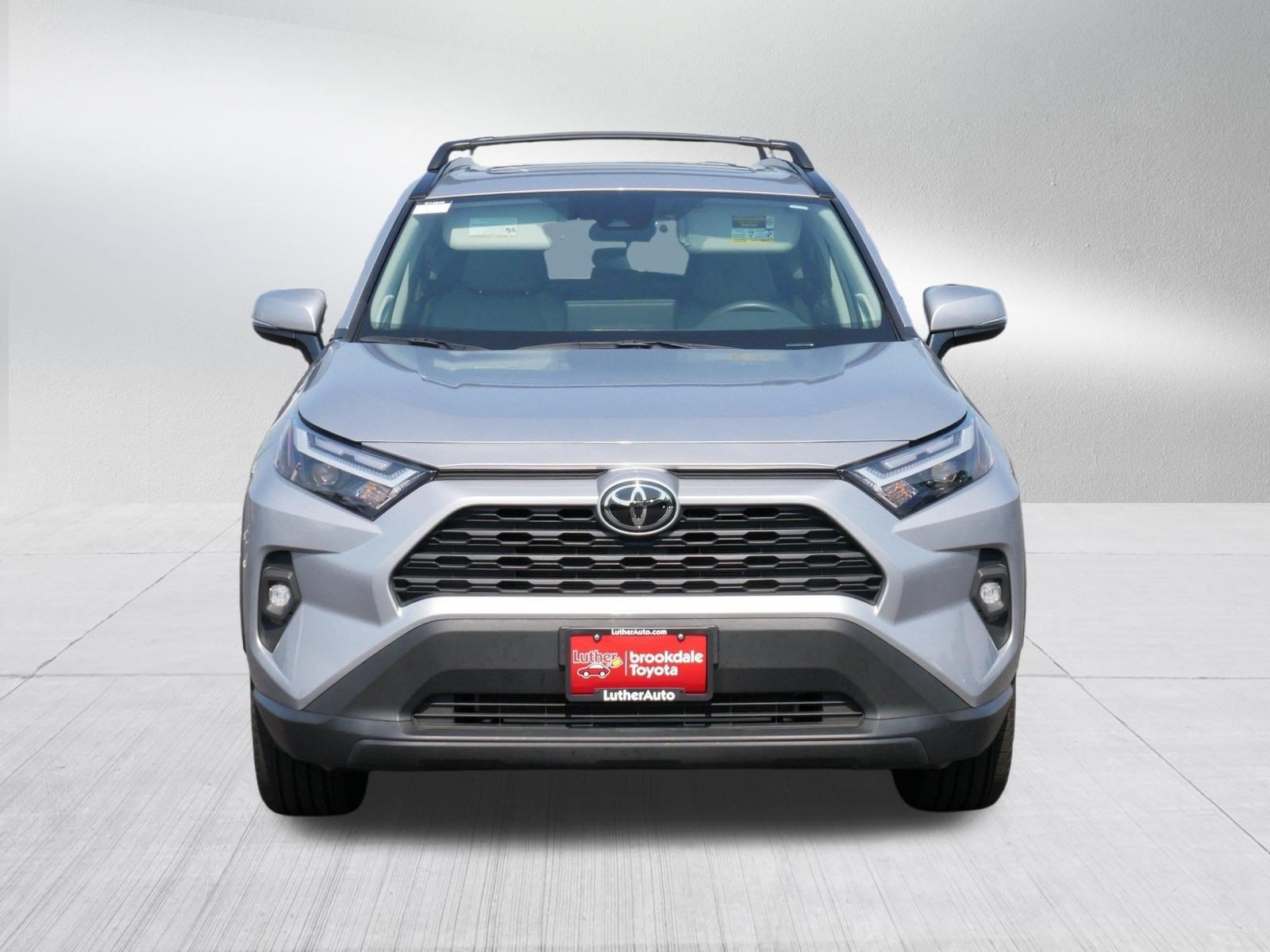 Certified Used 2025 SILVER SKY METALLIC Toyota XLE Premium image 2