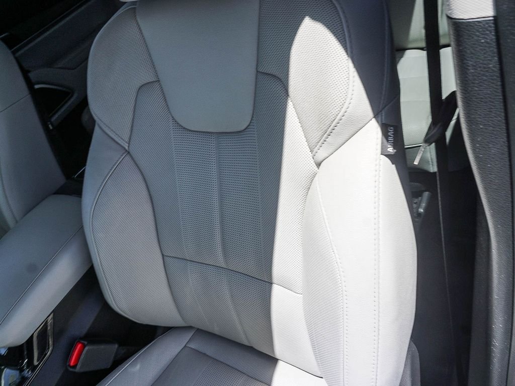 Used 2020 Black Kia EX image 21