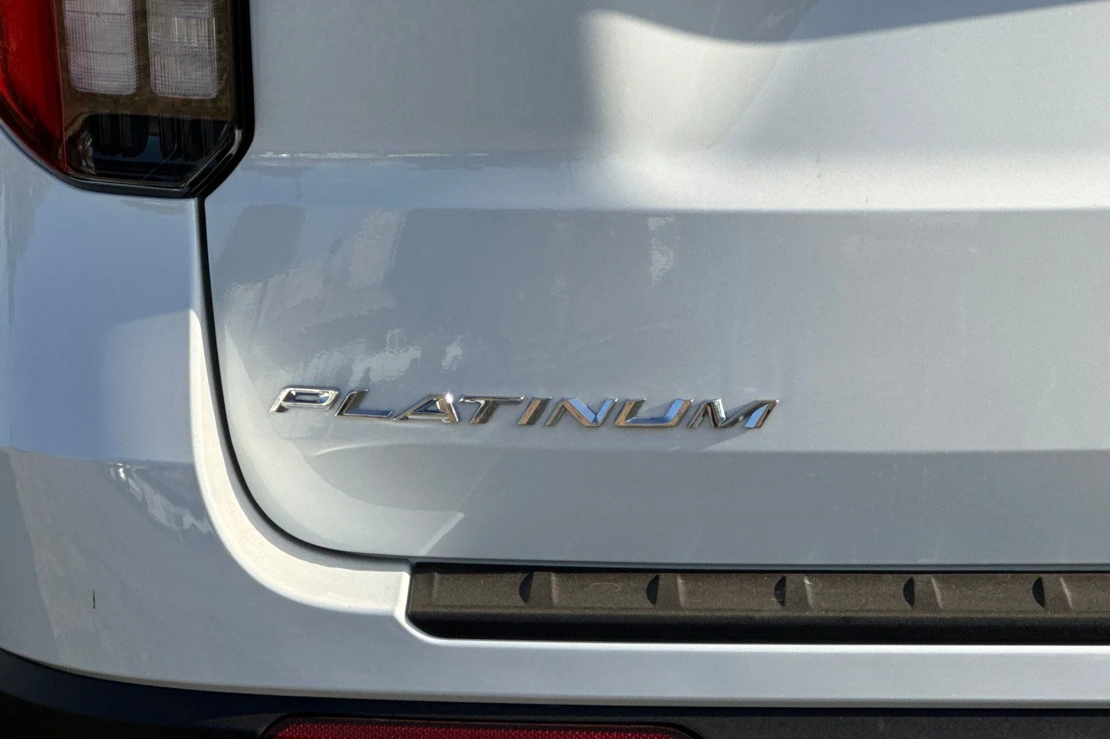 New 2027 Star White Metallic Tri-Coat Ford Platinum™ image 30